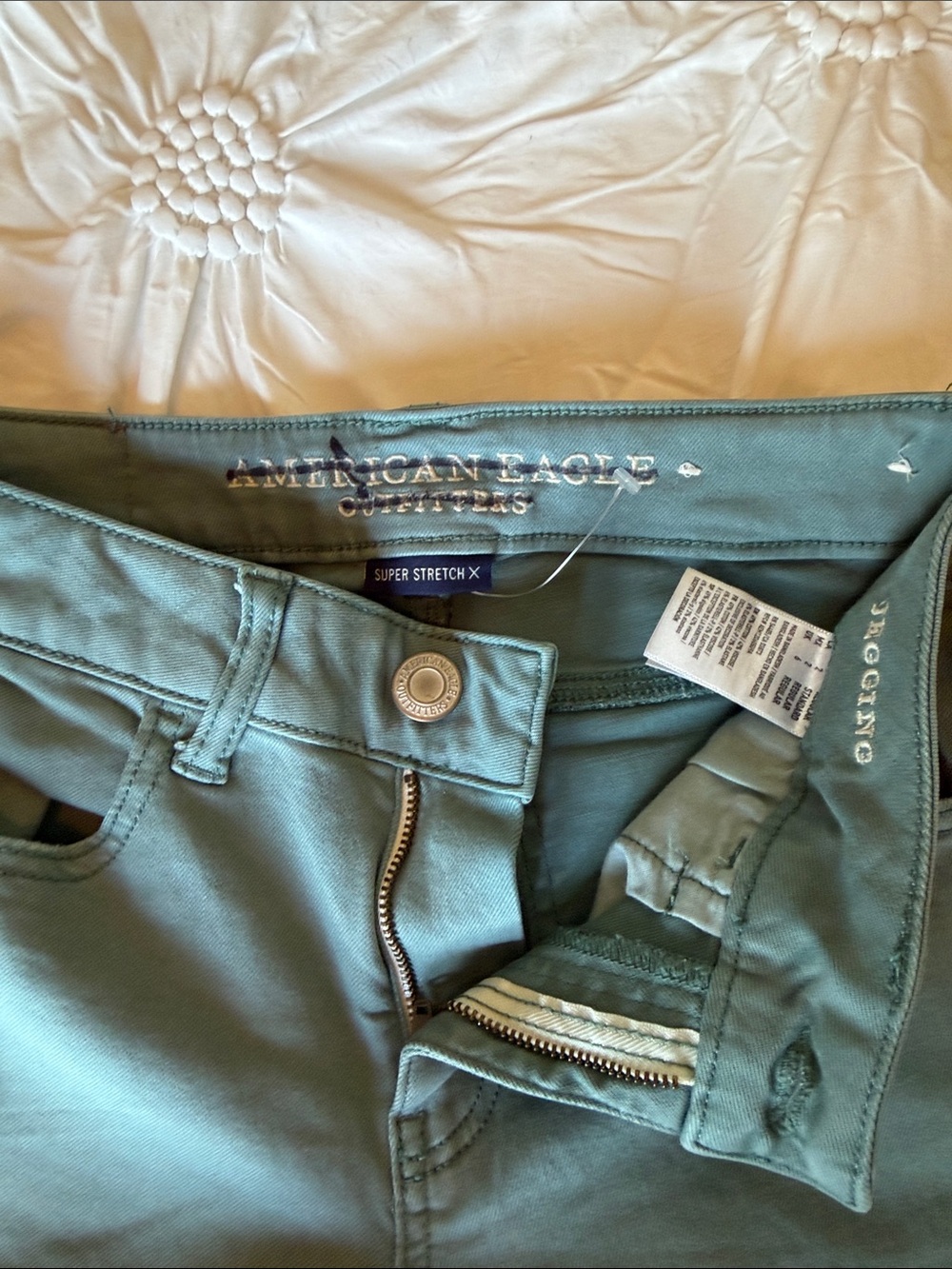 American Eagle Outfitters Olive/sage Green SUPER STRETCH Skinny Jeans. Size 2 - Picture 5 of 9